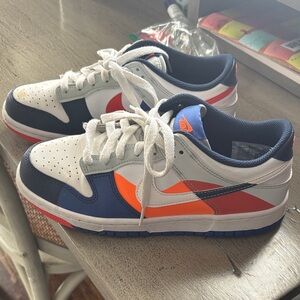Boys Nike Sneakers size 6, excellent condition